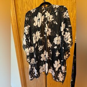 Cato, kimono, super soft, beautiful colors, smoke-free home.